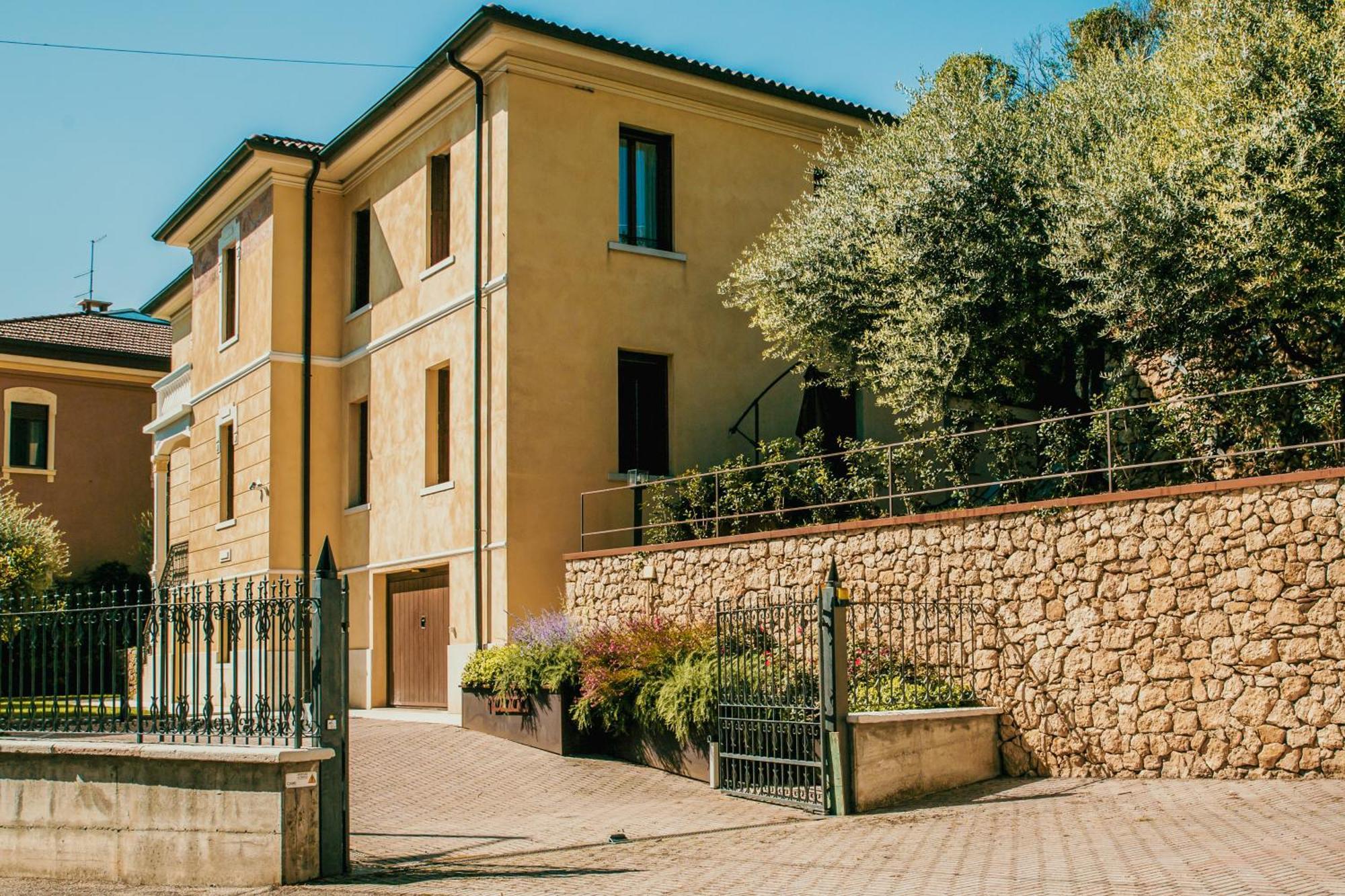 Naboo Verona Luxury Suites Экстерьер фото